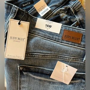 BRAND NEW Judy Blue bootcut distressed jeans. 16W.